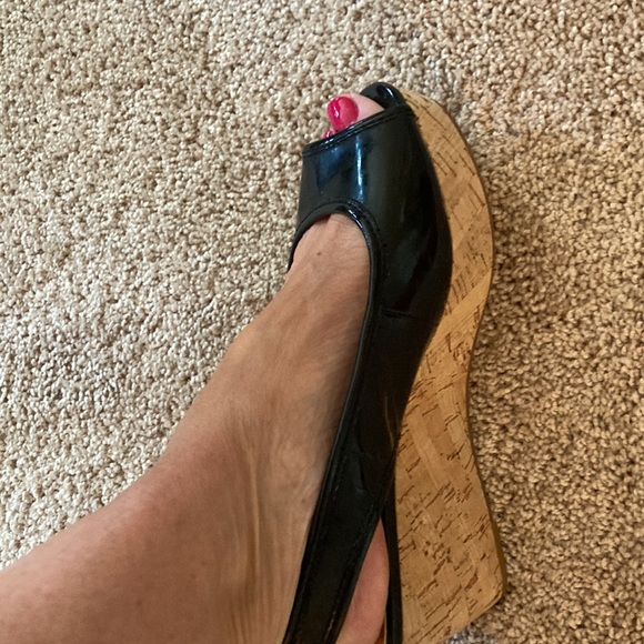Michael Kors wedge sandal with peep toe will - Picture 3 of 11